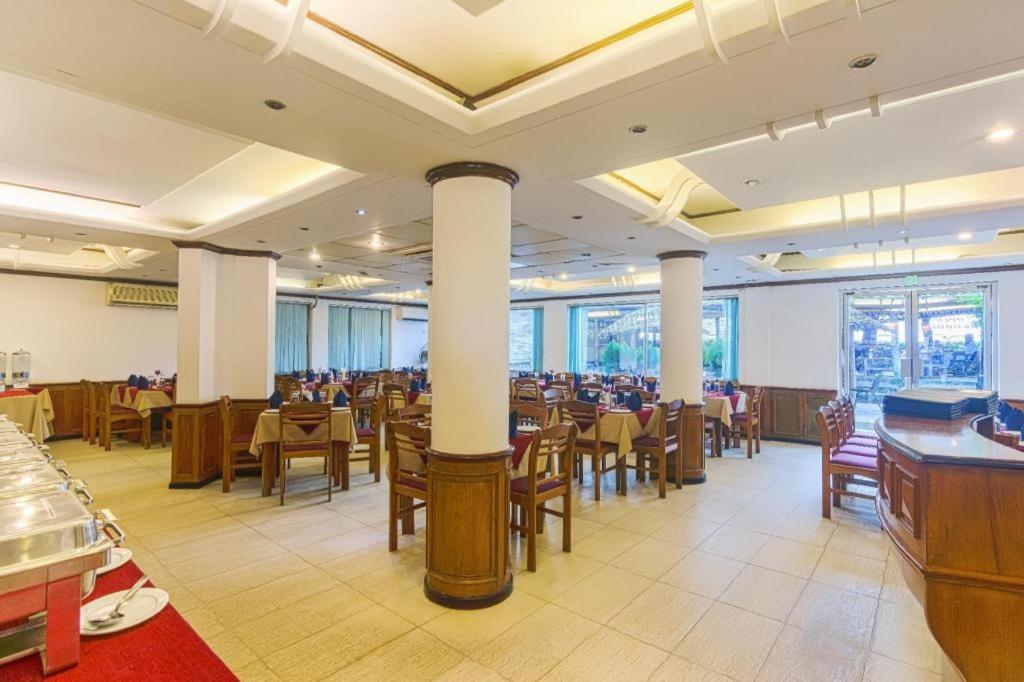 Hotel Sea Crown コックスバザール エクステリア 写真